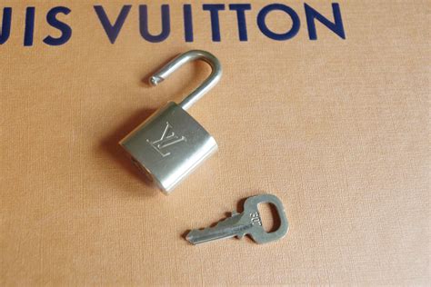 comment ouvrir un cadenas louis vuitton|4 manières de ouvrir un cadenas sans clé .